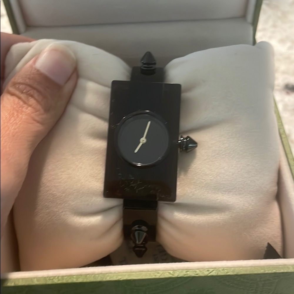 New! Gucci watch!!